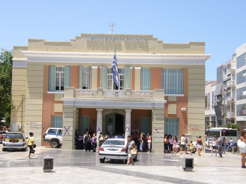 Heraklion – dawna prefektura, obecnie mieści służby Krety