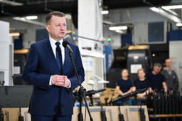 Błaszczak: Zamówionych zostało niemal 200 tys. karabinków GROT za ponad 2 mld zł