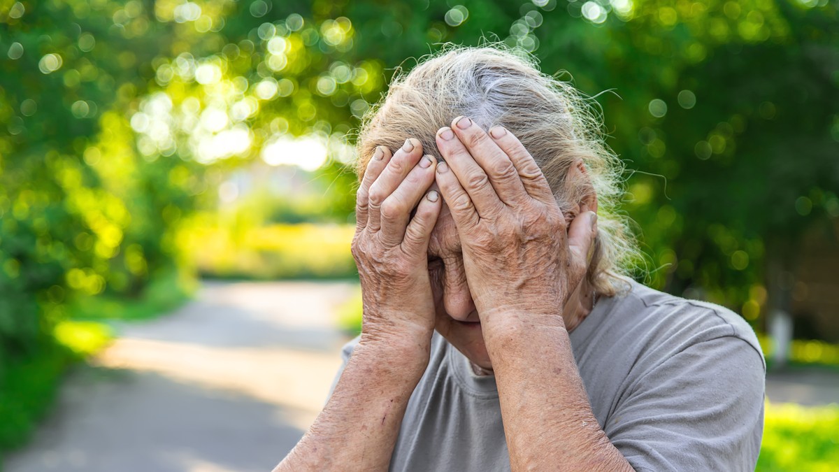 "Sina sam podigla sama, a on me je precrtao zbog devojke": Ispovest Ljubinke iz Jagodine (Ilustracija)