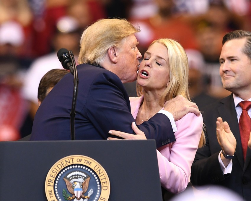 Donald Tramp i Pem Bondi