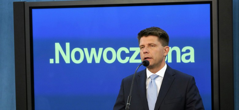 Petru: Rozdajemy miliardy, których nie ma. Pieniądze nie powinny trafiać do najbardziej zamożnych