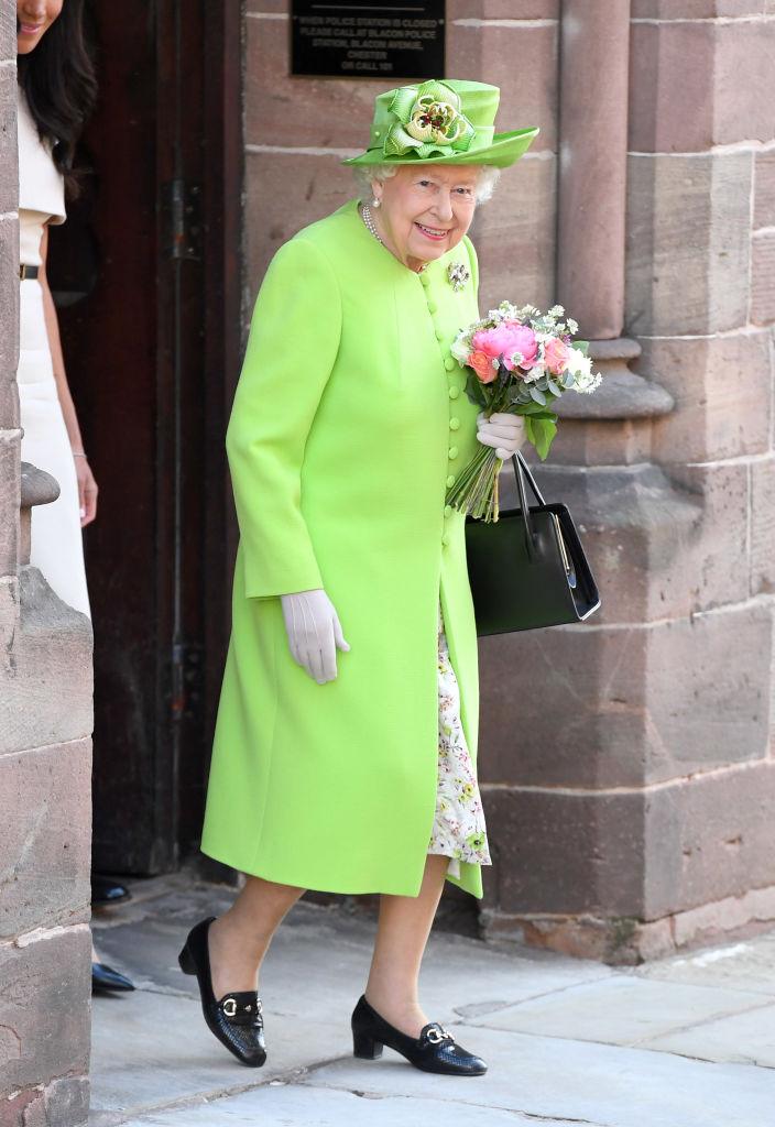 8 érdekes tény, amit nem tudtál II. Erzsébet királynő öltözködési  szokásairól - Glamour