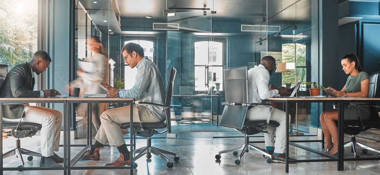 Państwo bierze się za umowy "śmieciowe". Co to oznacza dla firm i pracowników?