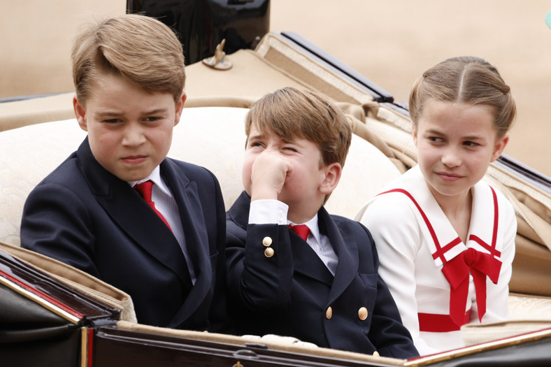 Książę George, książę Louis, księżniczka Charlotte na paradzie podczas Trooping the Colour