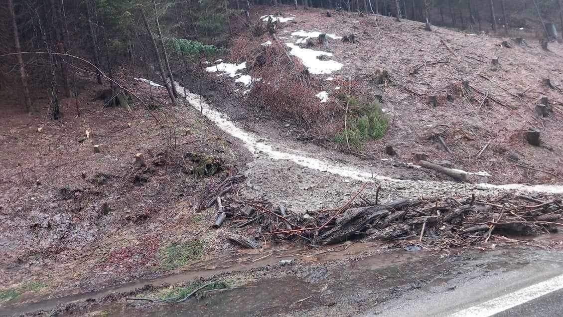 Zosuv svahu na Donovaloch.