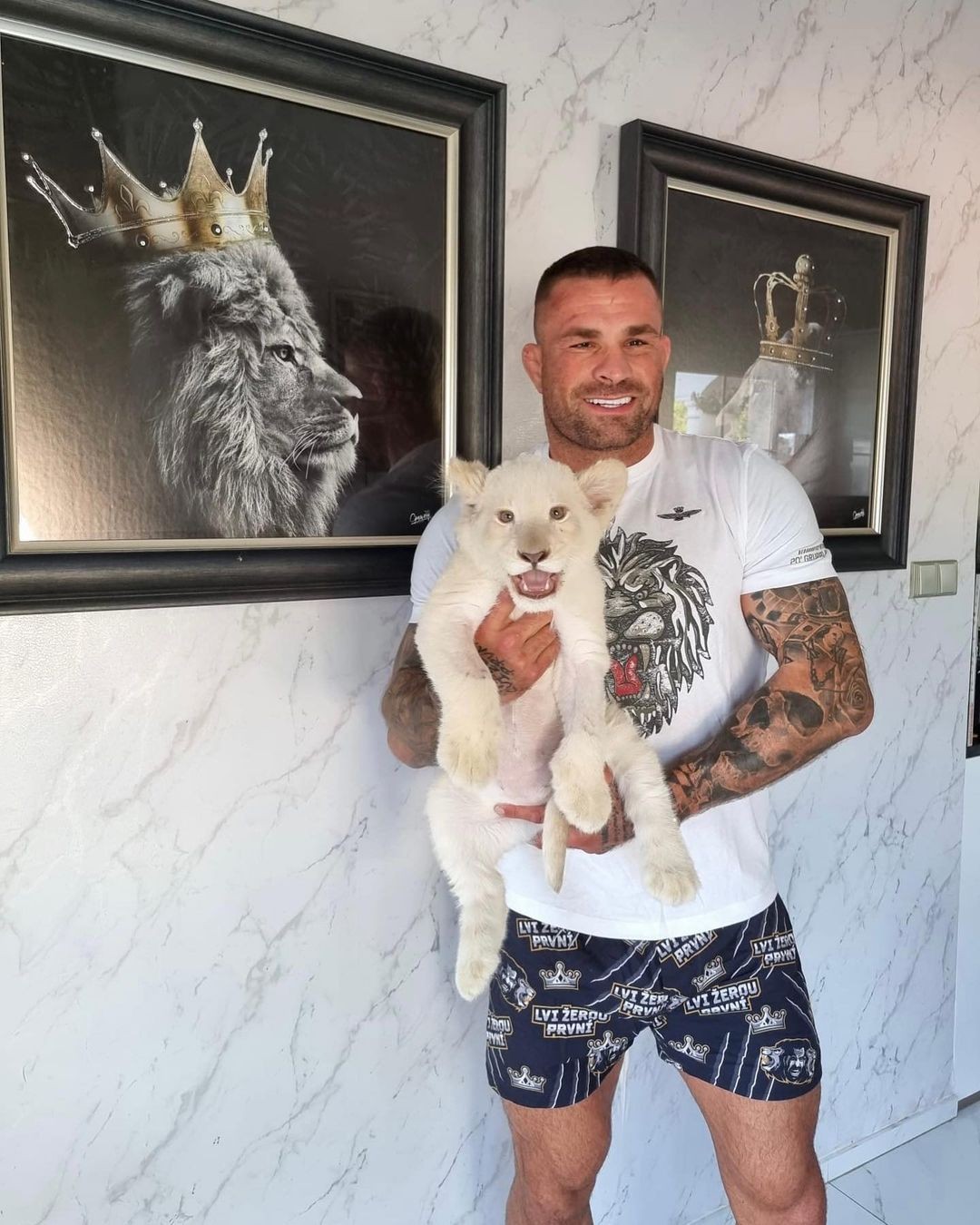Karlos Vémola so svojím novým príprastkom do domácej ZOO. 