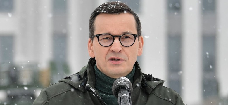 Morawiecki ostro odpowiada na zarzuty. "Ciężko jest świętować, kiedy nie można wziąć udziału w przyjęciu"...