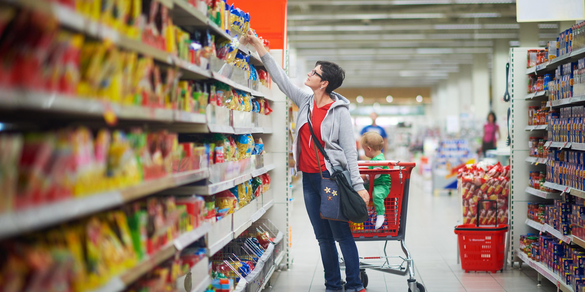 Rodzinne zakupy w supermarkecie