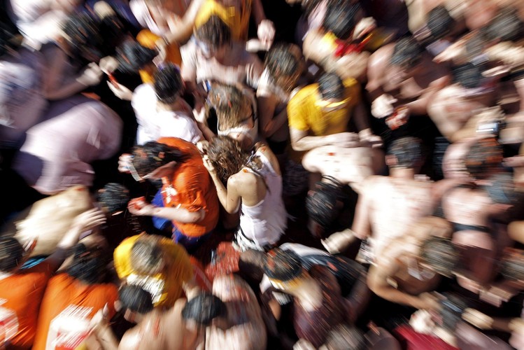 Tomatina. Doroczna wielka bitwa na pomidory w Bunol w Hiszpanii