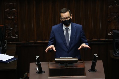 Premier: Szczepionki będą darmowe, dobrowolne i dwudawkowe