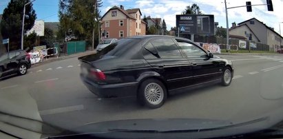 21-letni kierowca BMW zlekceważył przepisy. O mały włos od tragedii