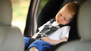 Zmienią się zasady przewożenia dzieci w fotelikach samochodowych. Rząd przyjął projekt ustawy