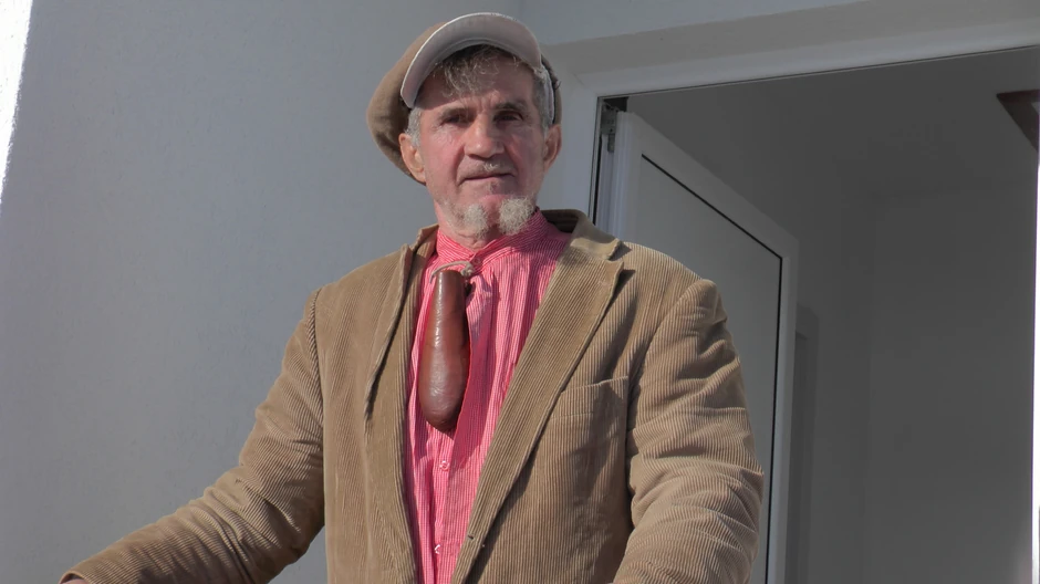 Veselinko Mrvaljević na pragu svoje  kuće