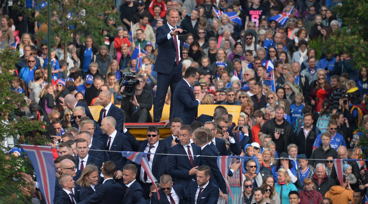 Izland fociválogatottja a negyeddöntőben búcsúzott, a játékosok hősként tértek haza /Fotó: AFP