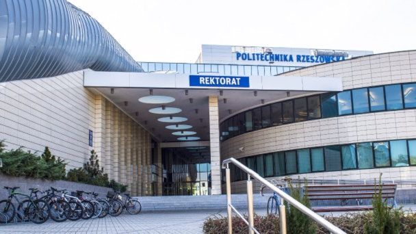 Według doniesień lokalnych mediów na Politechnice Rzeszowskiej studentki były wykorzystywane seksualnie.