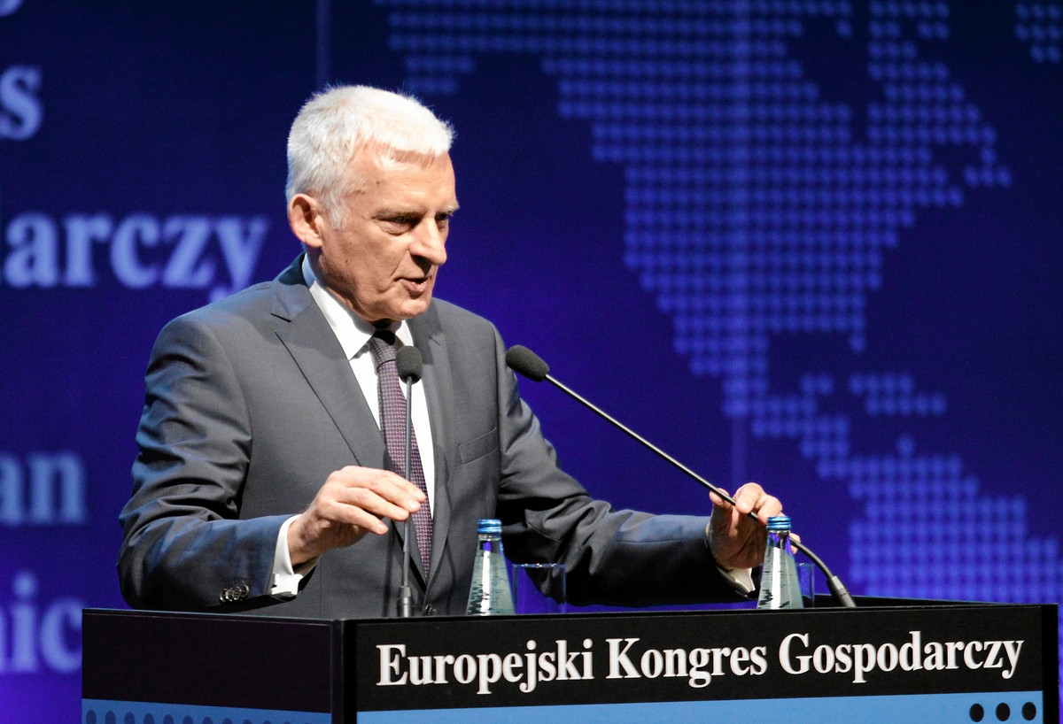 Buzek: jest czas by zmienić rządowe propozycje dotyczące OFE