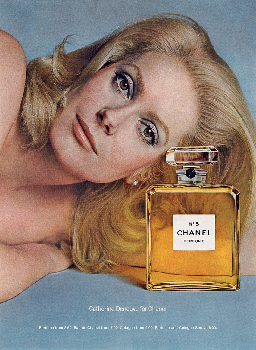 I imenom i mirisom asketski je bio i prvi parfem u istoriji koji je lansirala neka modna kuća. Bio je to "šanel 5"