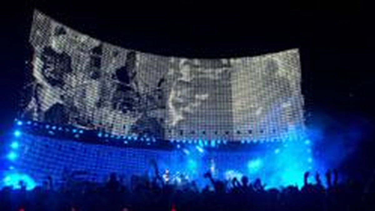 Film "U2 3D", pierwszy w historii cyfrowy trójwymiarowy zapis koncertu, zajął podczas weekendu otwarcia drugie miejsce w box office.