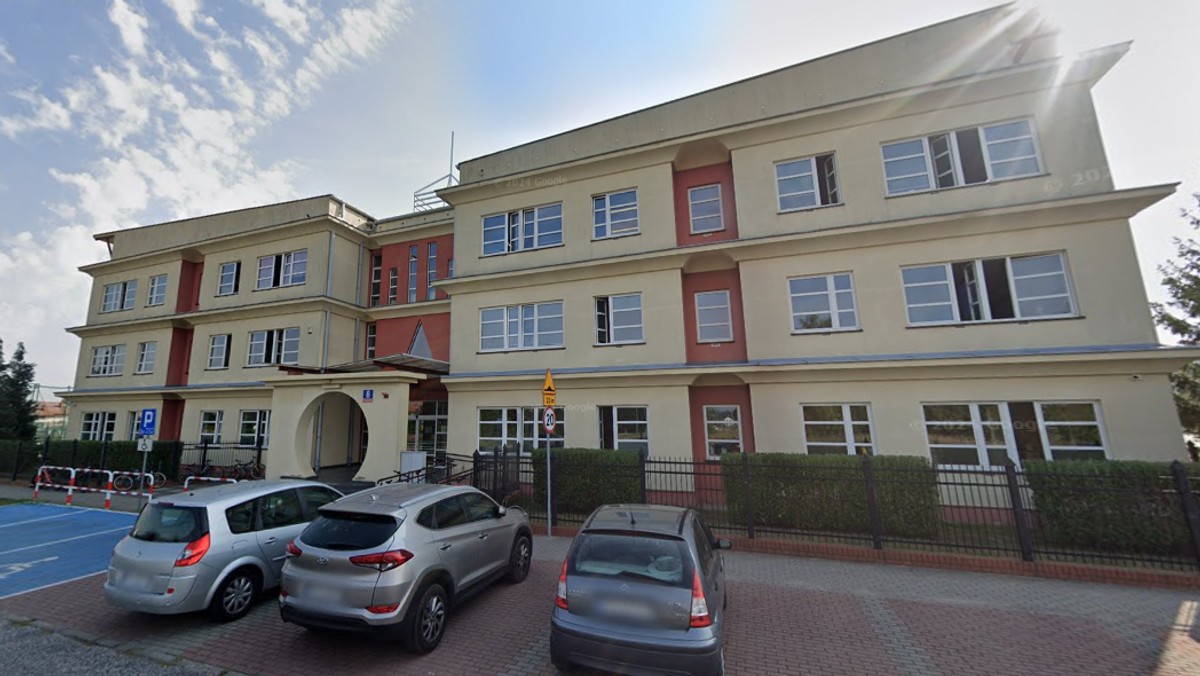 Rodzice podzieleni w sprawie incydentu z księdzem w Szkole Podstawowej nr 9 w Koninie [Źródło: Onet]