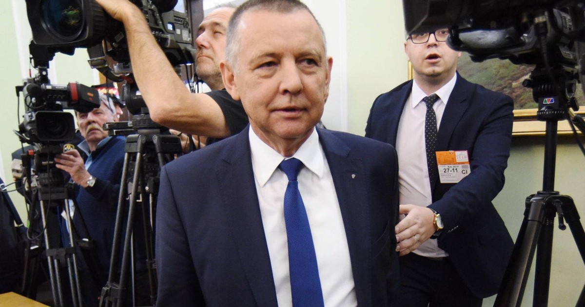 Marian Banaś usłyszał zarzuty w głośnym śledztwie. Były prezes NIK nie ma immunitetu