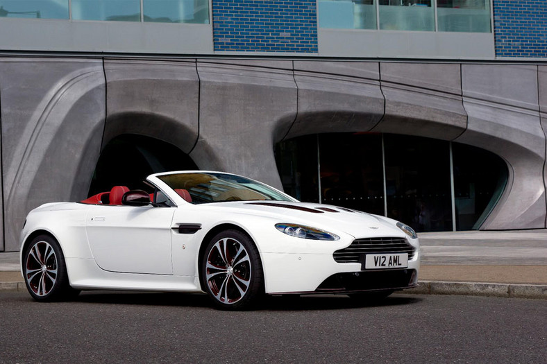 Aston Martin V12 Vantage: roadster dla wybranych