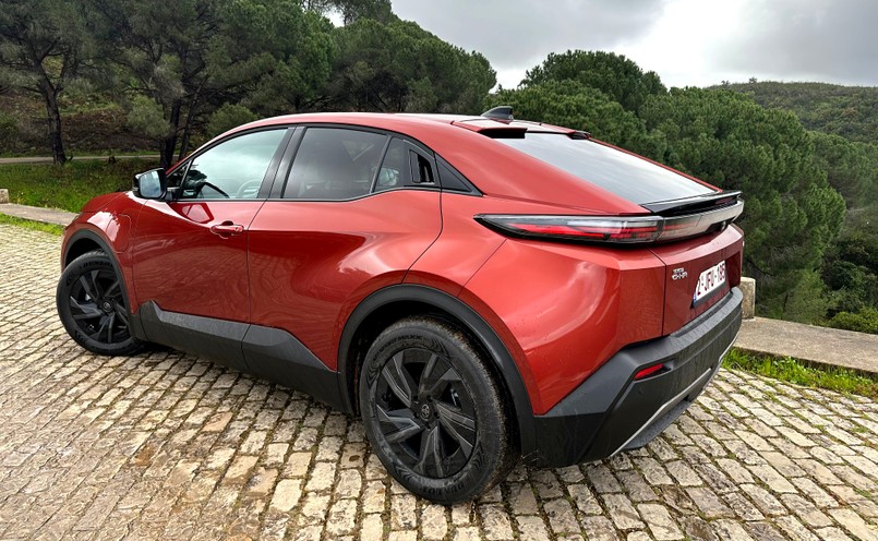 Nowa Toyota C-HR+