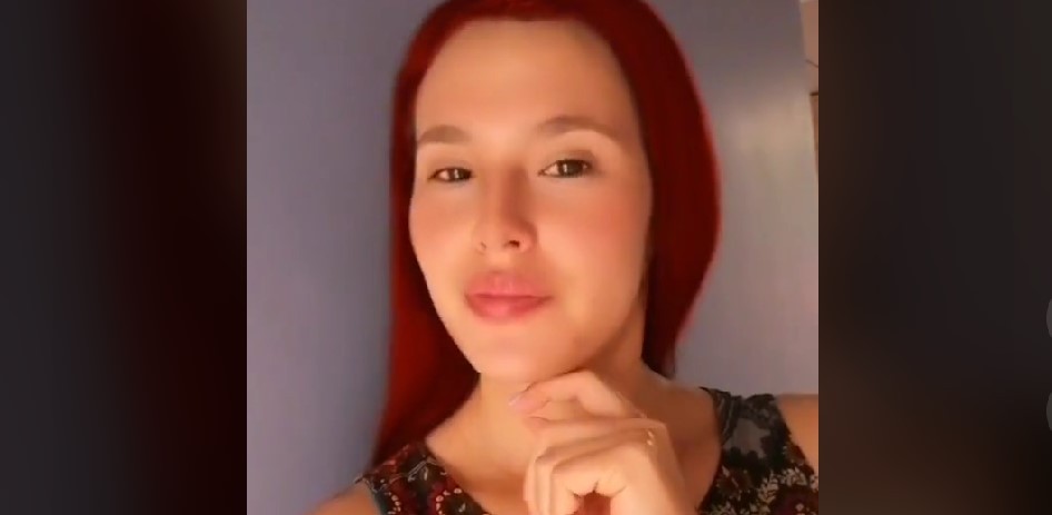 Žena sa spoznala na manželovej starej fotke.