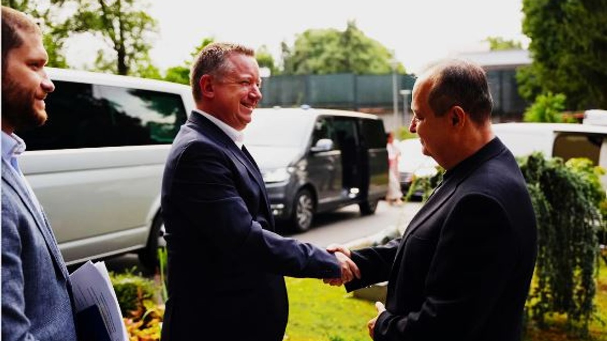 Dačić priredio svečanu večeru za Pošfaija
