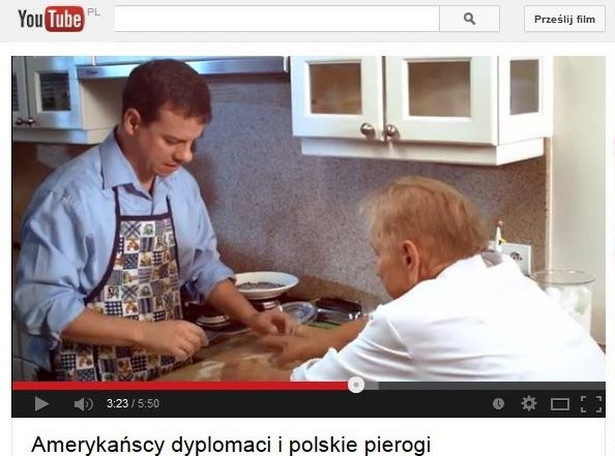 Amerykańscy dyplomaci uczą się lepić pierogi [WIDEO]