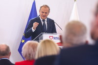 Donald Tusk zaapelował do kandydatów PO do europarlamentu. "To nie miejsce dla idiotów"