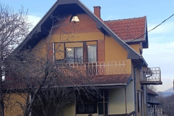 Kuća kod Aleksinca na prodaju za 35.000 evra! Evo ko može da je dobije za 28.000 evra: Ima tri spavaće sobe u 24 ara placa (FOTO)