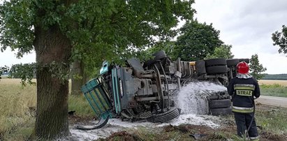 Makabryczny wypadek. Czołowe zderzenie osobówki z ciężarówką