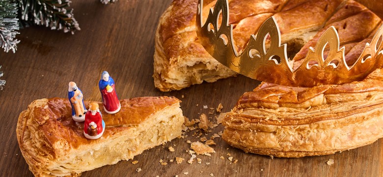 To francuskie ciasto z figurką podbija świat. Co warto wiedzieć o galette des rois?