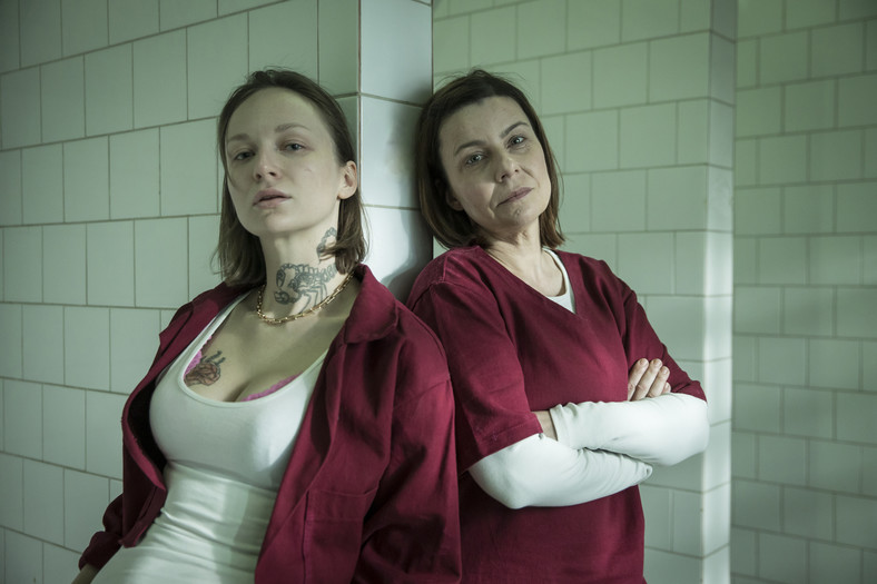 Aleksandra Adamska i Agata Kulesza w serialu "Skazana"