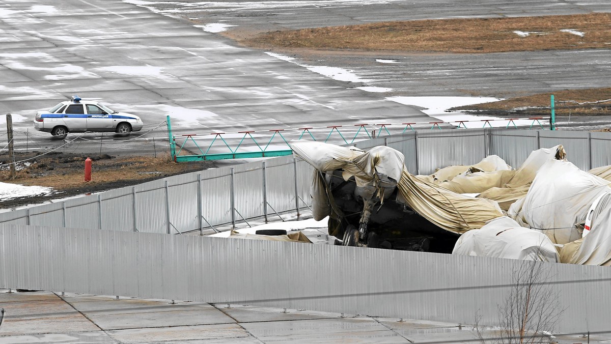 - Zabiegamy, aby wrak Tu-154M i oryginały rejestratorów samolotu jak najszybciej zostały sprowadzone do kraju, z prawnego punktu widzenia nie jest to jednak konieczne do zakończenia śledztwa w sprawie katastrofy smoleńskiej - poinformowała prokuratura wojskowa.