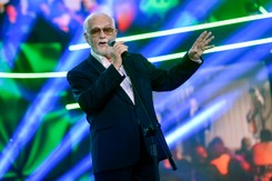 Jan Pietrzak spowodował wypadek. Wjechał samochodem w przychodnię