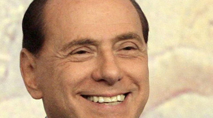 Berlusconi: egy éjjel nyolc nővel