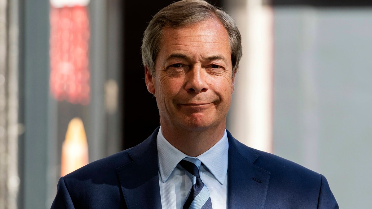 Lider Partii Brexitu Nigel Farage został oblany czekoladowym napojem przez jednego z wyborców. Incydent potępili wczoraj brytyjska premier Theresa May oraz były szef rządu z ramienia opozycyjnej Partii Pracy Tony Blair.