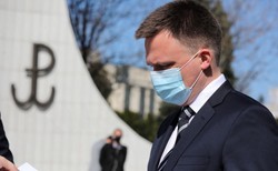 Hołownia sięga po "broń atomową" i nie rezygnuje ze skargi do SN. Słowny ping-pong z rzecznikiem PKW