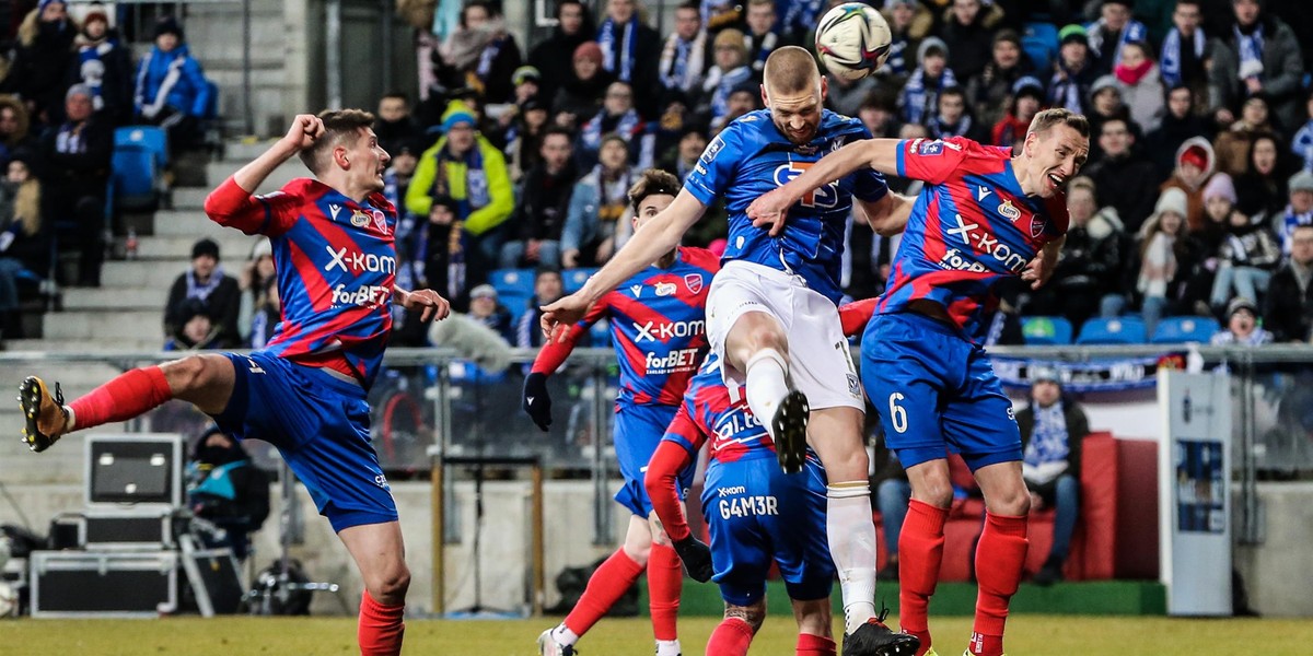 Mimo porażki 0:1 w pierwszym meczu, były kapitan Rakowa Andrzej Niewulis jest przekonany, że mistrzowie Polski przejdą Duńczyków.