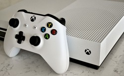 Jak pierwszy raz uruchomić i skonfigurować konsolę Xbox One? PORADNIK