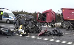 "Wczoraj przed blokiem widzieliśmy ich jeszcze razem..." Wstrząsające ustalenia ws. śmierci rodziny ze Zgorzelca