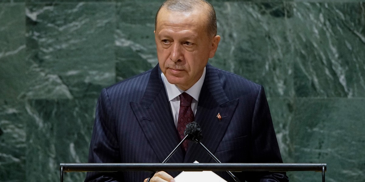 Prezydent Erdogan zwolnił w nocy trzech członków tureckiego odpowiednika Rady Polityki Pieniężnej.