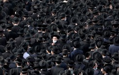 10 tysięcy osób na pogrzebie rabina. Policja bała się rozlewu krwi