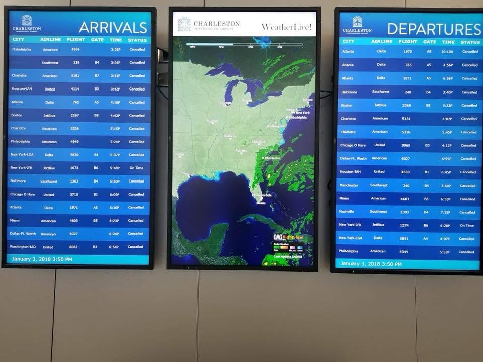 epa06416781 - USA WEATHER SNOWFALL (Southern snowfall in Charleston, South Carolina, USA)