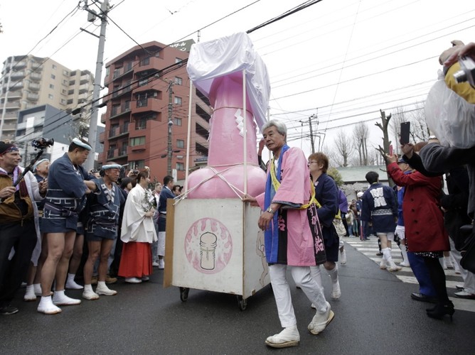 Festiwal stalowego penisa w Japonii 2016