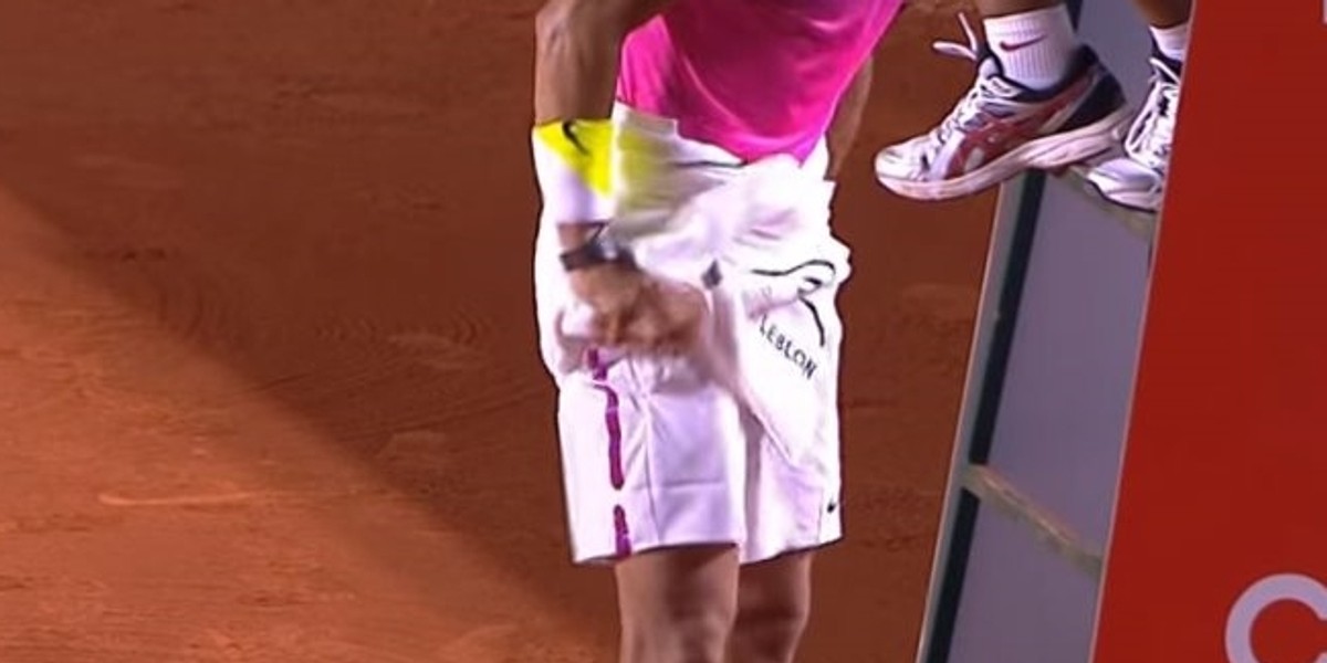 Rafael Nadal przebrał się na korcie!