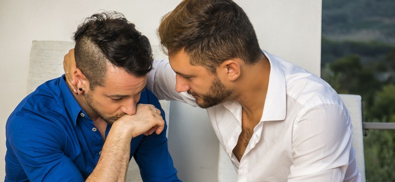 Dokonał coming outu dopiero po 40. Teraz gorzko wyznaje: Tęczowe barwy w logotypach są już memem