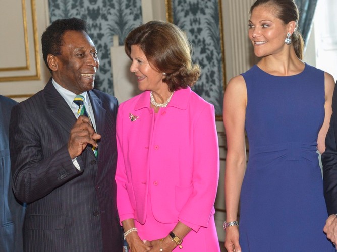 Królowa Szwecji Sylwia i księżniczka Wiktoria oraz Pele