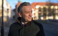 Biedroń podjął decyzję. 'Komisarz partyjny z legitymacją PiS? Nie mogę na to pozwolić'